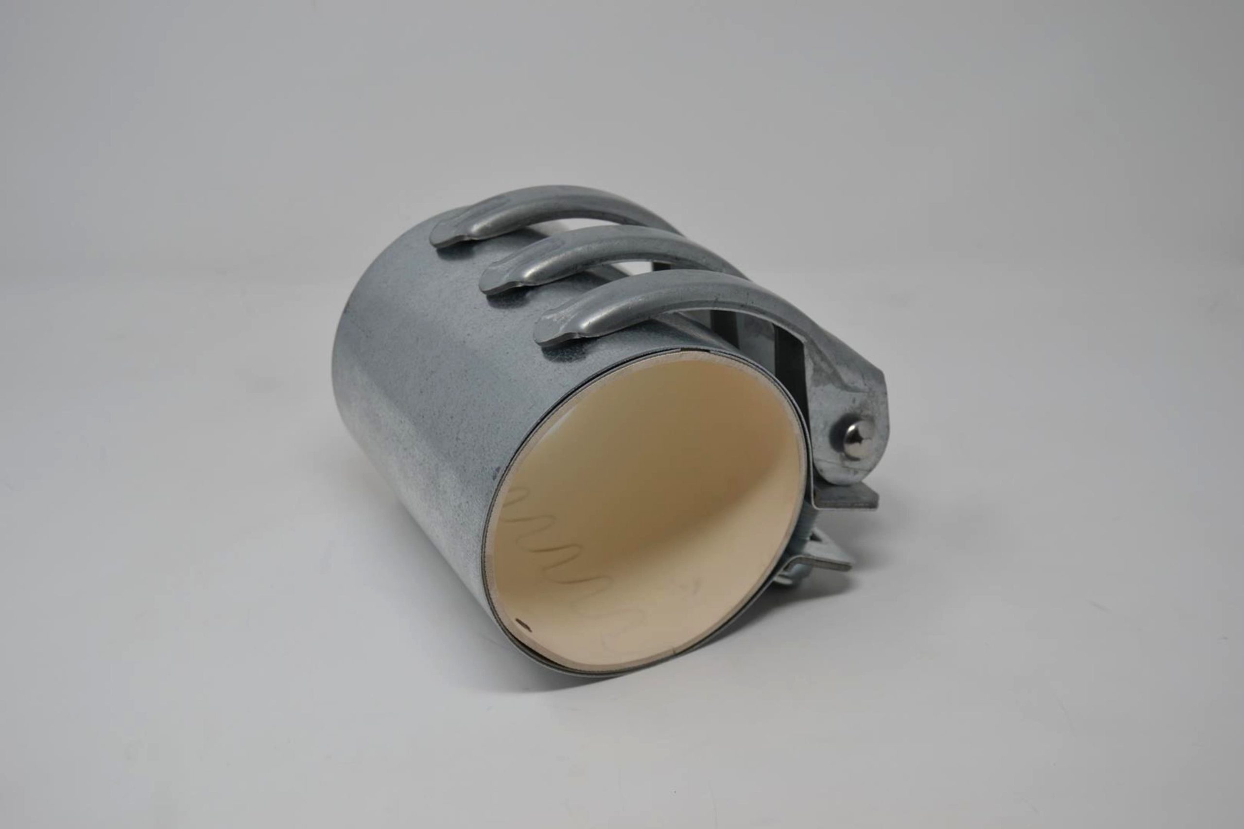 Quick-connect pneumatic pipe fittings