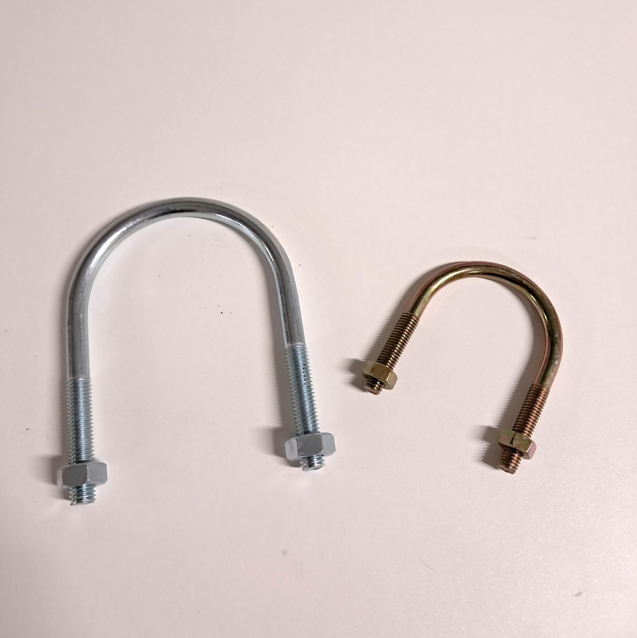 Etrier de fixation fileté